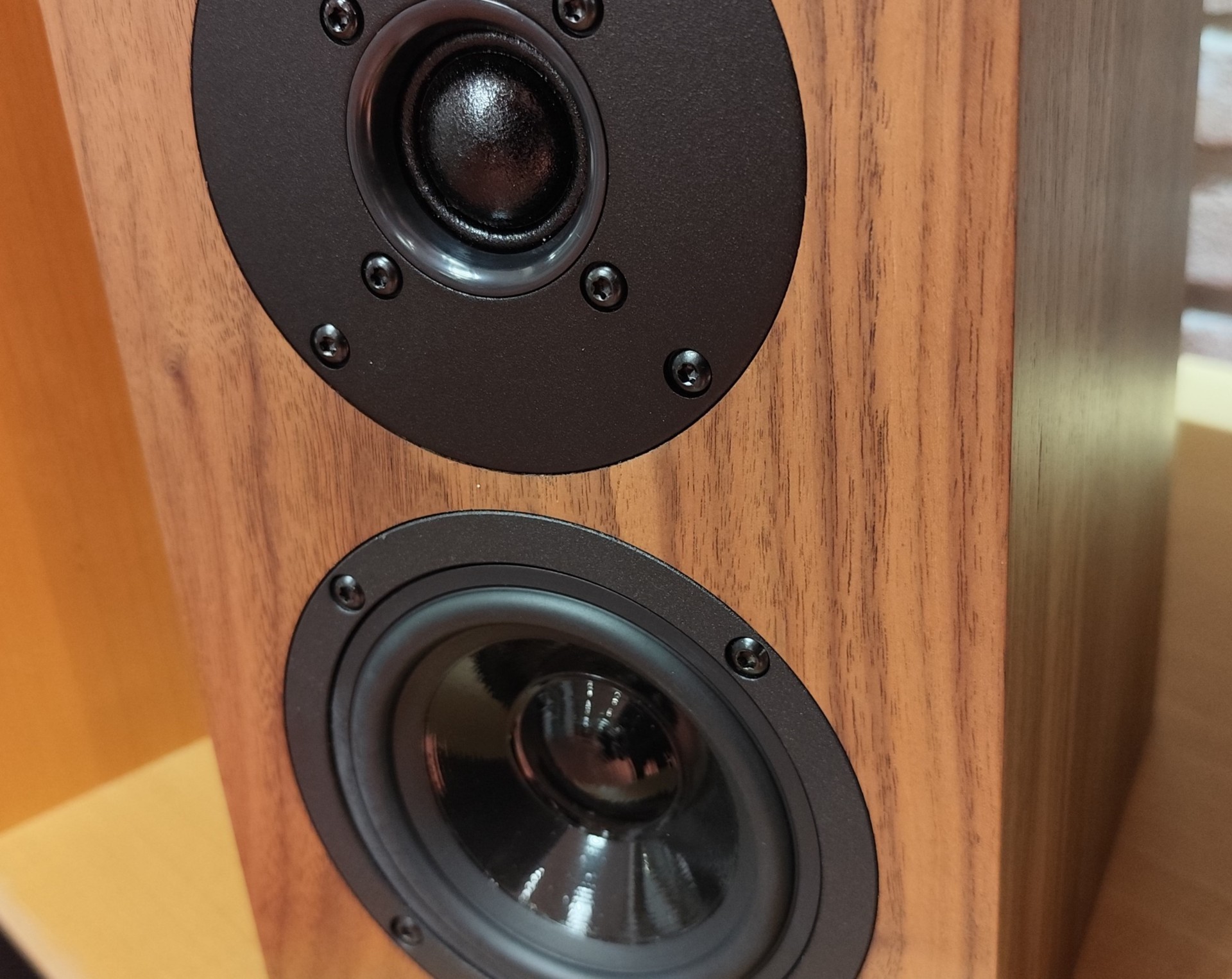 Audiomis in versione noce